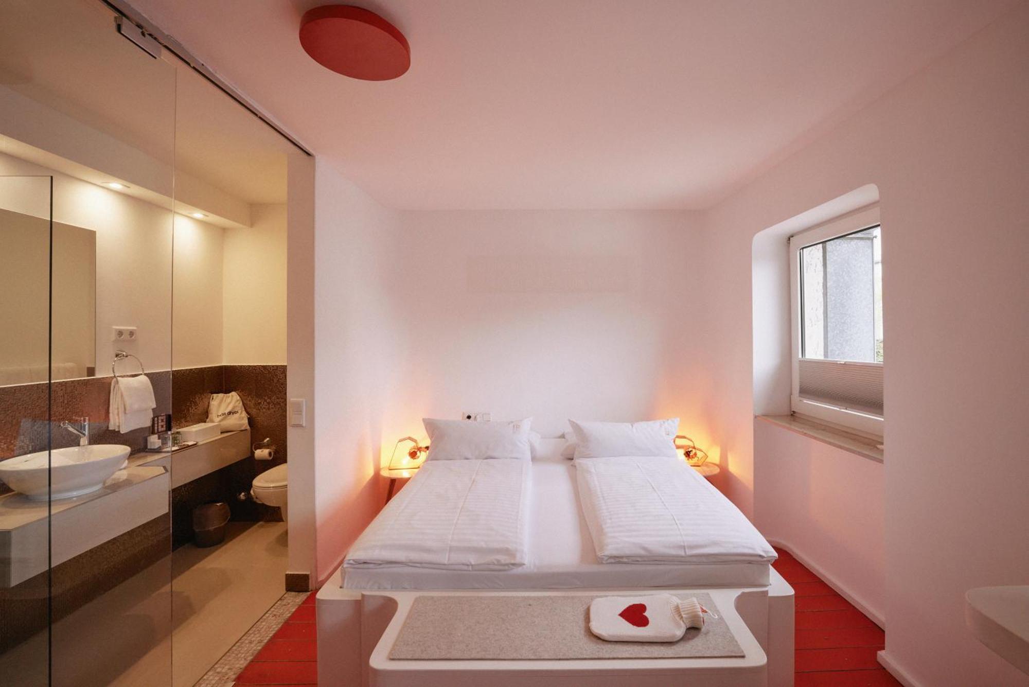 18Arts Hotel - Living In A Gallery! Koln Bagian luar foto